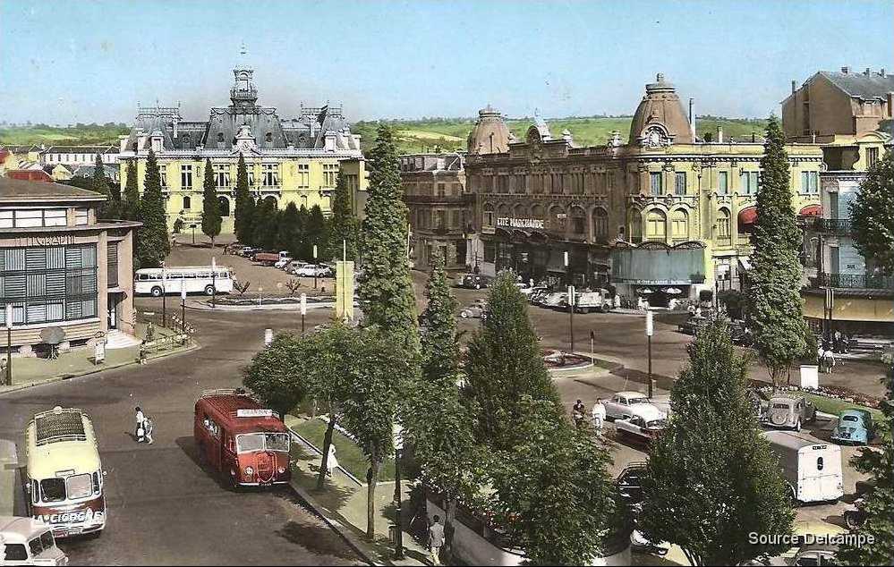 03 Vichy Esplanade de l Hotel de Ville III.jpg